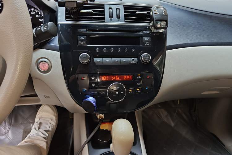 Used Nissan Tiida 2011 1.6L CVT Smart Version Audio And AC Panel