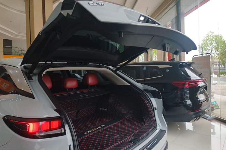 Used EXEED Stellar 2023 400T Four-Wheel Drive Deluxe Edition Trunk