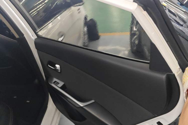 Used Kia K2 2015 Sedan 1.4L MT GLS