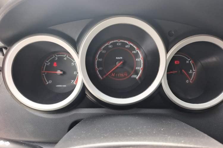 Used CHANGAN CX20 2014 1.4L IMT Sunroof Navigation Version China IV Standard
