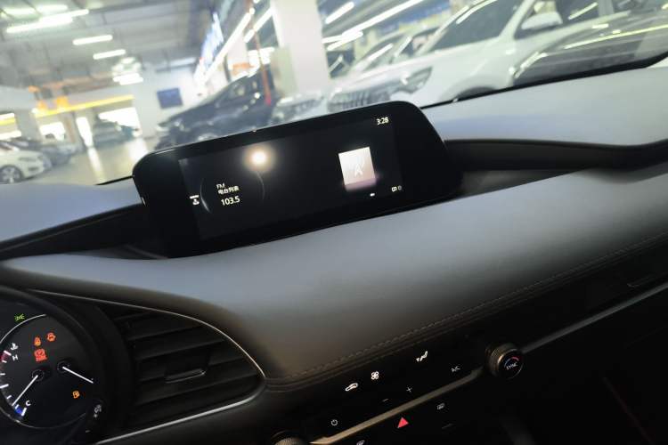 Used Mazda 3 Axela 2020 1.5L Automatic Luxury Version Audio And AC Panel