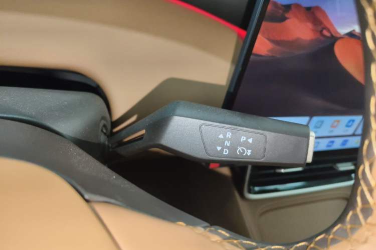 Used Dongfeng Aeolus L8 2025 Model 185KM Dream Edition Gear Lever