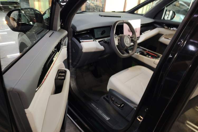 Used Zeekr 009 2024 7-Seater Walk-Through Version Four-Wheel Drive 108 kWh Driver Seat