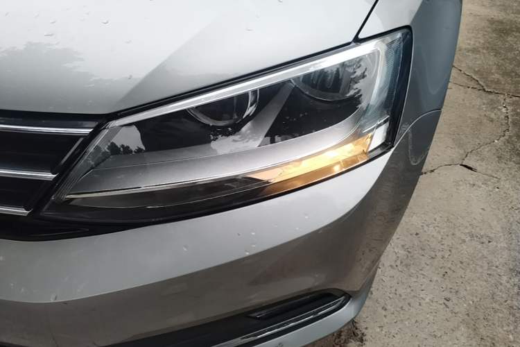 Used Volkswagen Sagitar 2017 230TSI Automatic Comfort Version