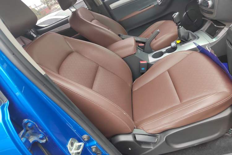 Used JAC T8 2019 2.0T Explorer Edition Two-Wheel Drive Prestige Trim with Standard Double Cabin HFC4DB2-1D
