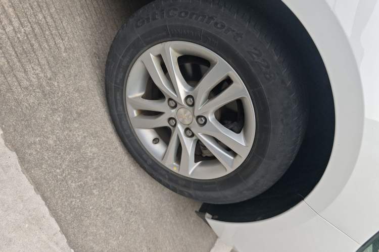 Used Chevrolet Cavalier 2019 320 Automatic Xinyue Edition Right Front Wheel Hub