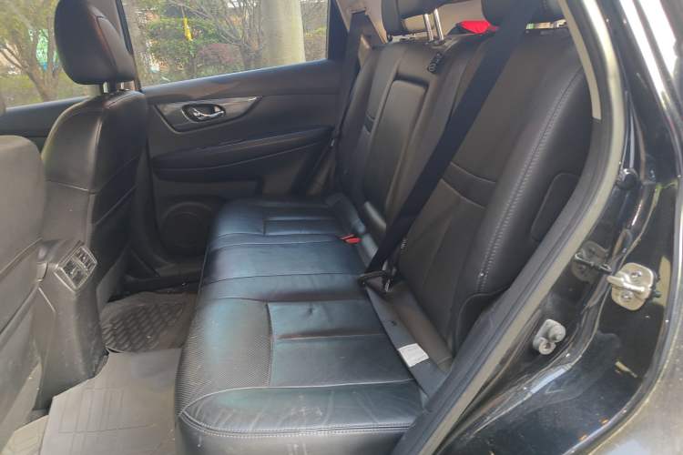 Used Nissan X-Trail 2014 2.5L CVT Leading Edition 4WD
