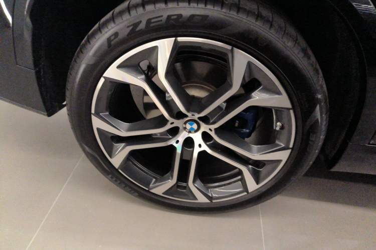 Used BMW X5 2022 Restyled xDrive 40Li Luxury Edition M Sport Package Right Rear Wheel Hub