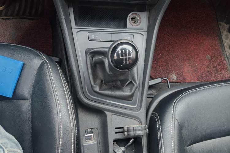 Used Volkswagen Lavida 2015 1.6L Manual Fashion Edition Gear Lever