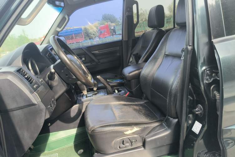 Used Mitsubishi Pajero 2011 3.0L Elite Edition Left Front Seat