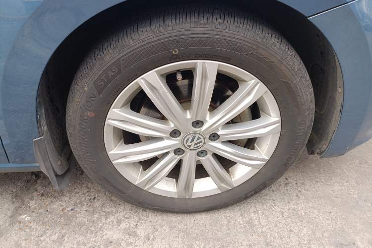 Used Volkswagen Touran 2018 Volkswagen Touran L 280TSI DSG Comfort Edition 7-seater Right Front Wheel Hub