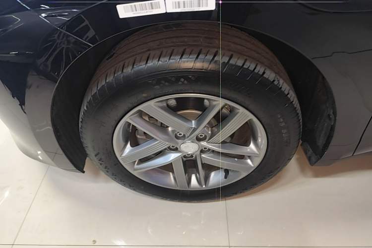 Used Hongqi E-QM5 2025 610 km PLUS