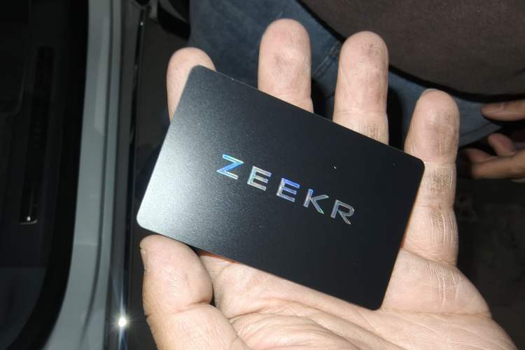 Used Zeekr 009 2024 Six-Seat Executive Version 4WD 108 kWh Vehicle Key