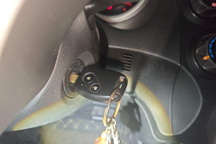 Used Honda Fit 2011 1.5L manual luxury version
