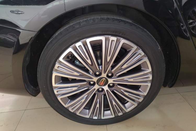 Used Hongqi H5 2022 Classic Model 1.8T Automatic Smart Connect Flagship Edition Right Rear Wheel Hub