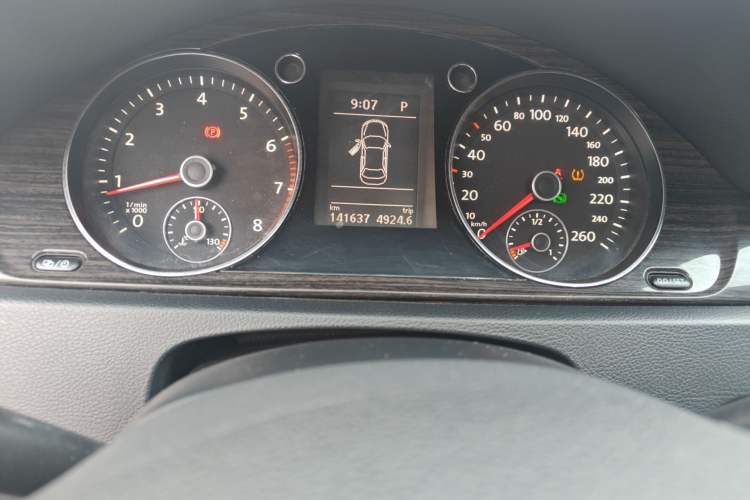 Used Volkswagen Magotan 2012 Facelift 1.8TSI Prestige Model Odometer Close Up