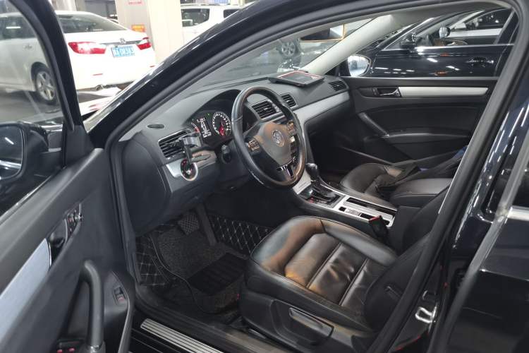 Used Volkswagen Passat 2014 1.8TSI DSG Prestige Edition Driver Seat