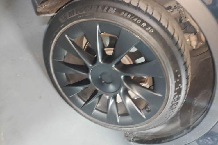 Used Tesla Model Y 2022 Long-Range All-Wheel-Drive Version
