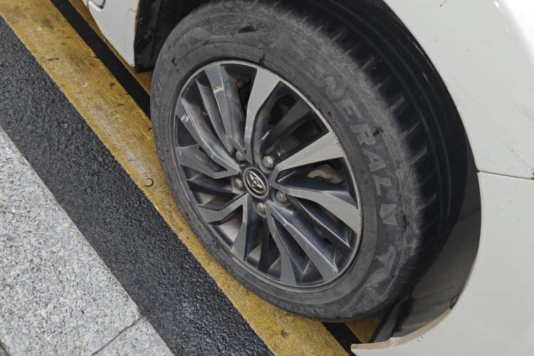 Used Toyota Corolla 2017 Revised Dual-Engine 1.8L E-CVT Leading Edition
