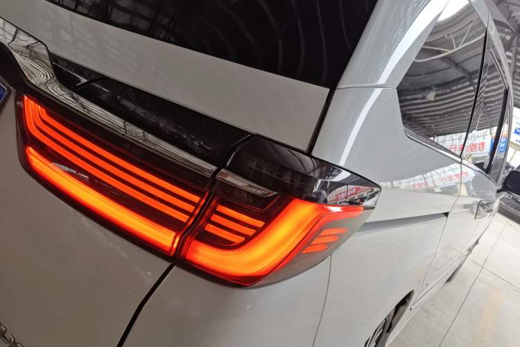 Used Honda Elysion 2022 2.0L eHEV Luxury Edition