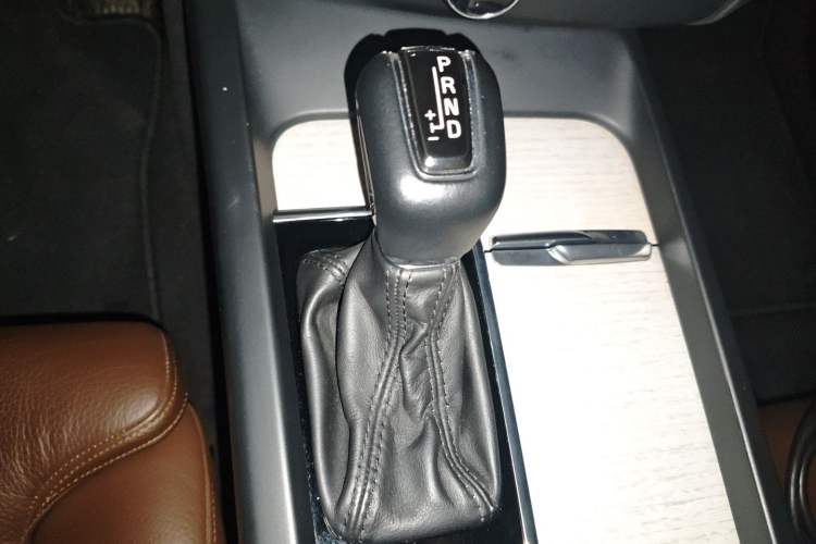 Used Volvo XC60 2020 T5 4x4 Smart Luxury Edition Gear Lever