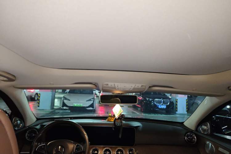 Used Mercedes-Benz E-Class 2018 Facelift E 300 L Luxury Edition Headliner