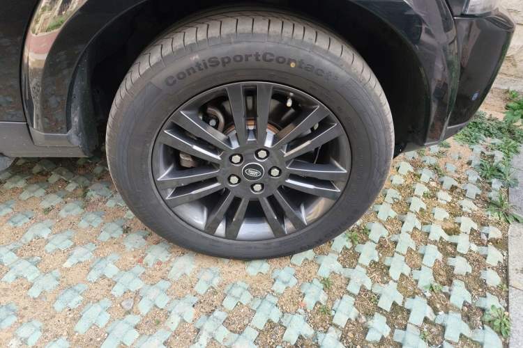 Used Land Rover Discovery 2016 3.0 SC Obsidian Black Heritage Edition SE
