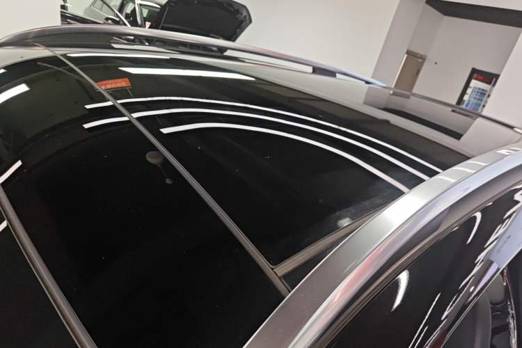 Used Mercedes-Benz GLC New Energy 2025 350 e L 4MATIC Collector's Edition Roof