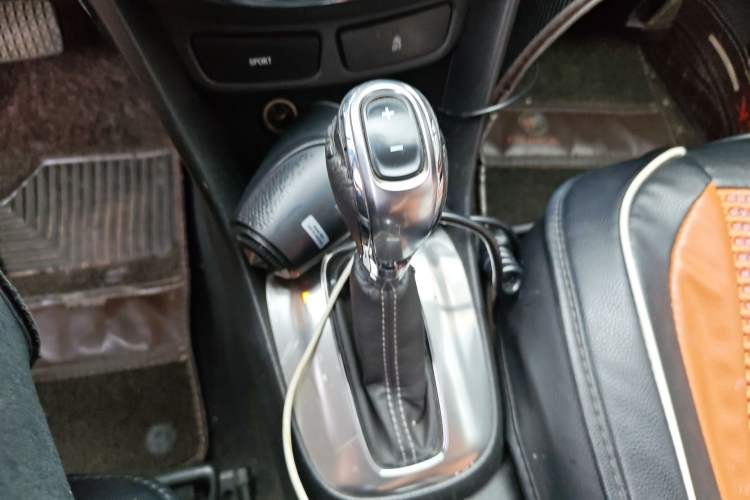 Used Buick Encore 2015 1.4T Automatic Two-Wheel Drive Urban Elite Version Gear Lever