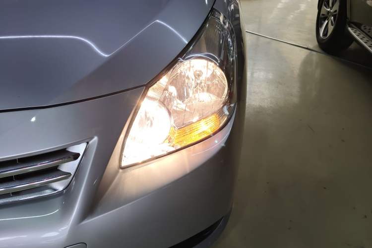 Used Toyota Verso 2014 Starlight 180E CVT Elite Edition Left Front Headlight