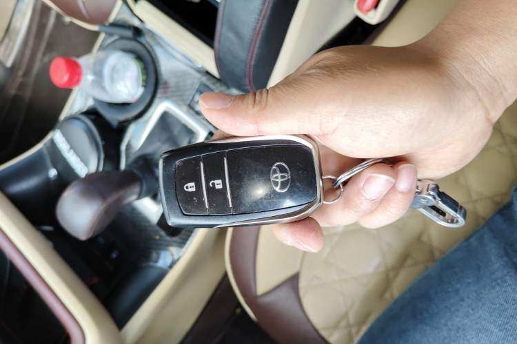 Used Toyota Highlander 2015 2.0T Four-Wheel Drive Luxury Edition 7-Seater Vehicle Key