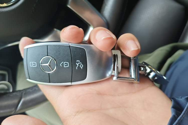 Used Mercedes-Benz GLC 2020 Facelift GLC 260 L 4MATIC Luxury Edition Vehicle Key