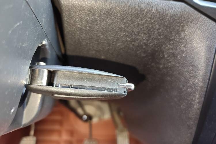 Used Wuling Zhiguang 2020 1.2L Van Utility Model China VI Emission Standard 5-Seater LSI