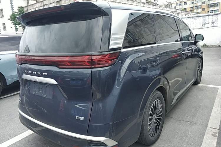 Used Denza D9 2022 DM-i 970 Four-Wheel Drive Prestige Model