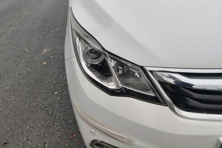 Used CHANGAN KAICHENG Oushang A600 2016 1.5L Manual Luxury 7-Seater Right Front Headlight