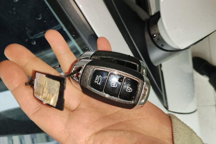 Used Hyundai Elantra 2021 1.5L CVT LUX Prestige Edition Interior 1