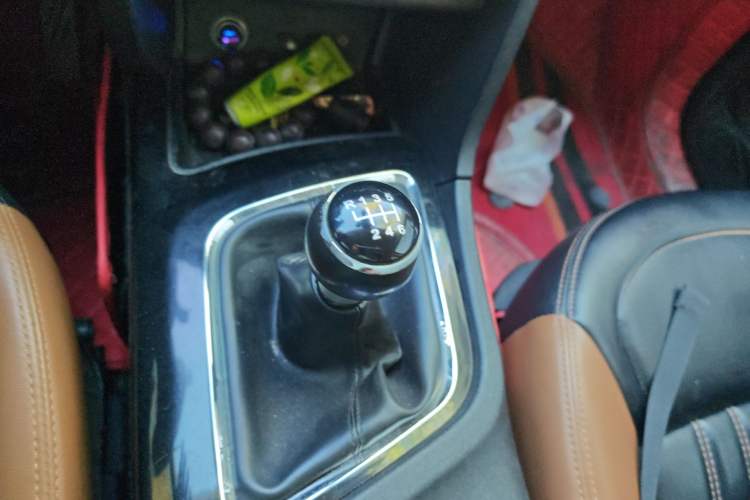 Used Soueast DX7 2015 1.5T Manual Luxury Model Gear Lever