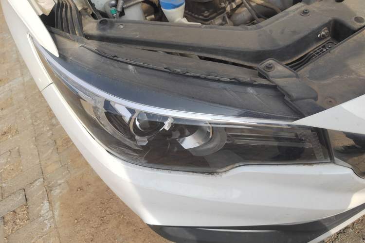 Used MG ZS 2017 1.5L Manual Elite Edition Right Front Headlight