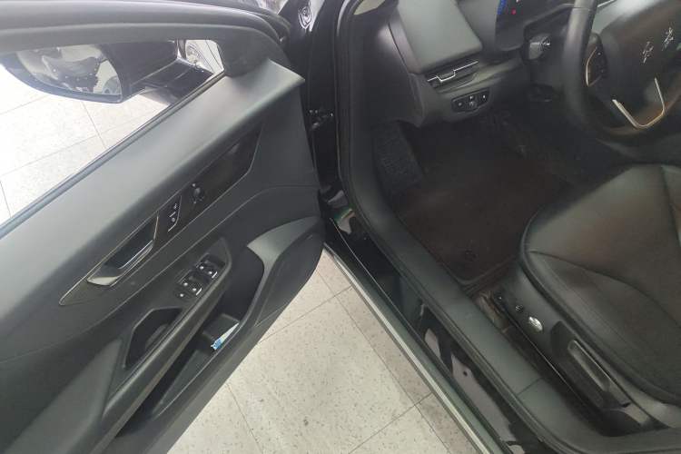 Used Hongqi E-QM5 2023 Revised Version Basic Travel Edition Driver Seat