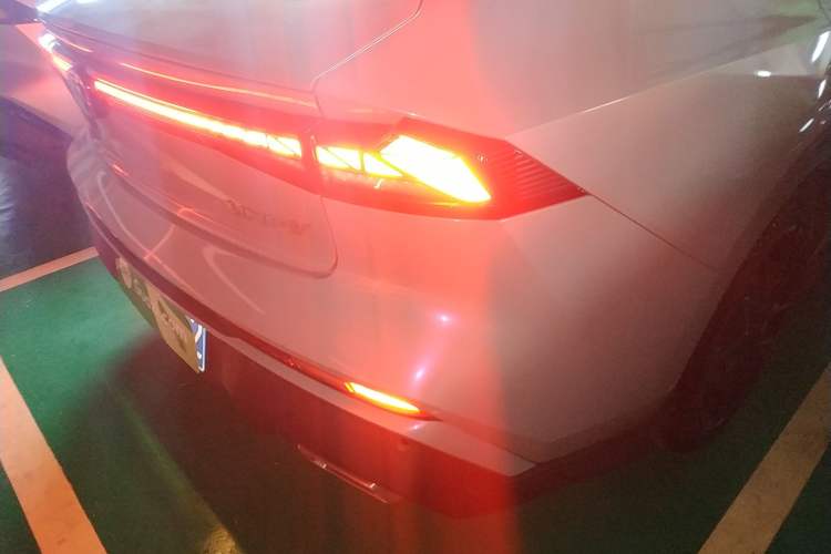 Used CHANGAN UNI-V 2024 1.5T Smart Navigation Version Exterior 6