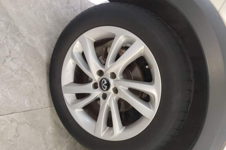 Used Infiniti QX30 2017 1.6T Two-Wheel-Drive Sport Edition Right Rear Wheel Hub