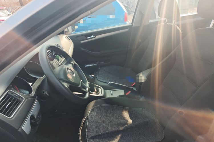 Used Volkswagen Sagitar 2015 1.6L Manual Fashion Edition
