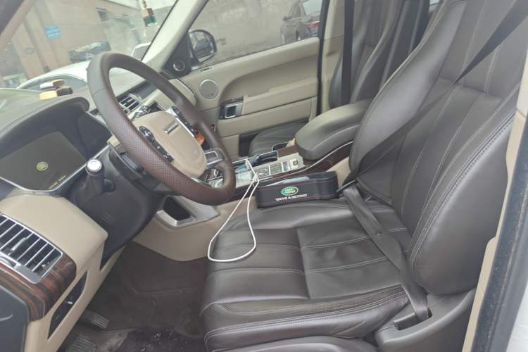 Used Land Rover Range 2015 3.0 SC V6 Vogue Left Front Seat