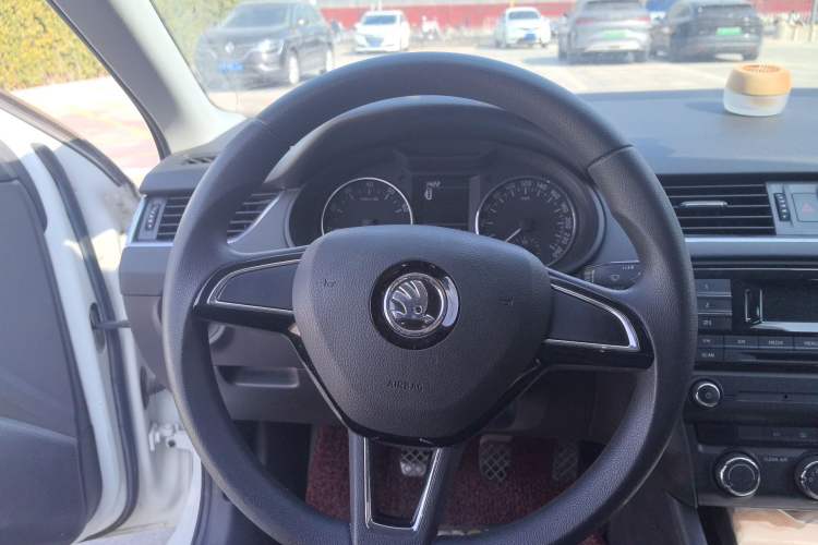 Used Skoda Octavia 2017 1.6L Manual Front-Wheel-Drive Version