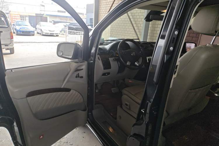 Used Mercedes-Benz Viano 2015 3.0L Partner Edition