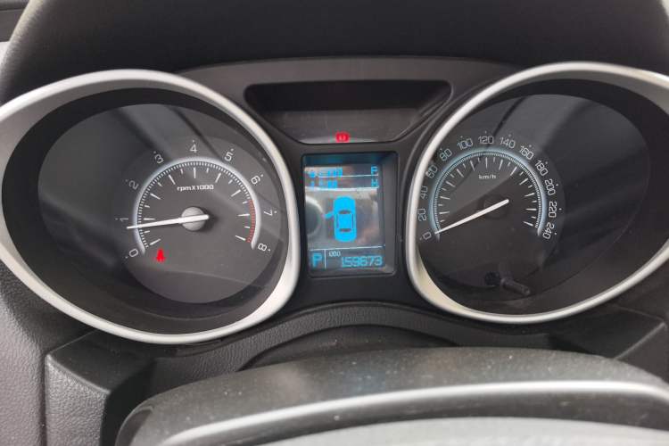 Used GAC Trumpchi GS5 2014 2.0L Automatic Two-Wheel Drive Deluxe Edition Instrument Cluster