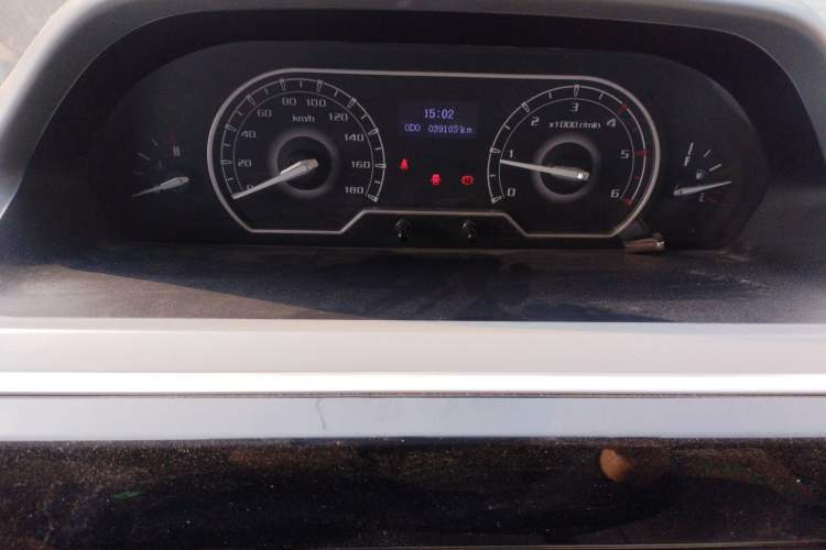 Used SAIC MAXUS Xintu V80 2021 2.0T Manual Classic Aoyuntong Short Wheelbase Mid-Roof 5/6-Seater