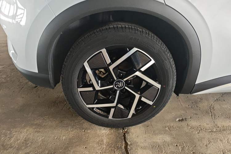 Used BYD Yuan PLUS 2022 510 km Flagship Version Right Rear Wheel Hub