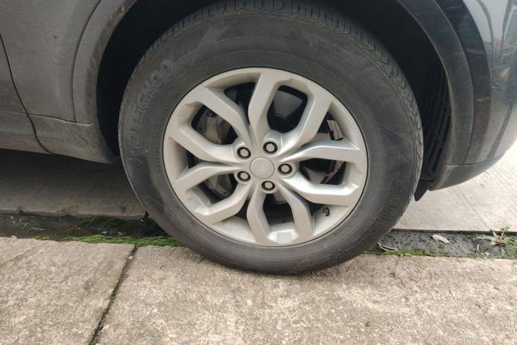 Used Land Rover Discovery 2018 3.0 SC V6 SE Right Front Wheel Hub