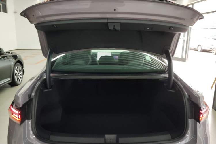 Used Volkswagen Passat 2025 Pro 380TSI Dragon Supreme Edition Trunk